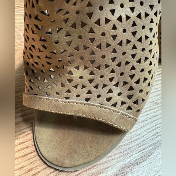 Universal Threads Sandals Sling Back 4-inch Heels Faux Leather Vegan Size 9.5 - Picture 2 of 13